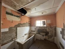 The bathroom that has deteriorated